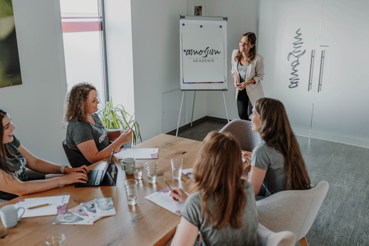 Unsere Referent*innen tragen die Philosophie der amosum Akademie nach außen